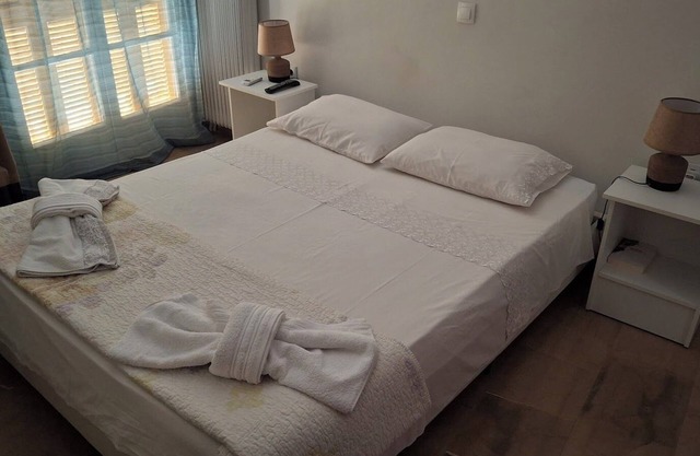 NAFPAKTOS APARTMENT AND STUDIO IN PORT - 2 Bedroom Apartment 5 Guests