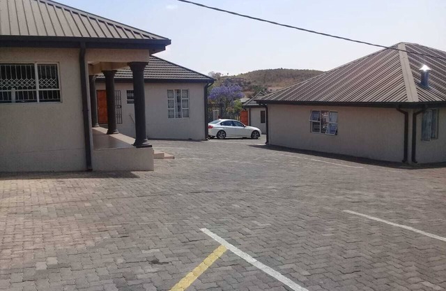 NALEDI LODGE IN JANE FURSE