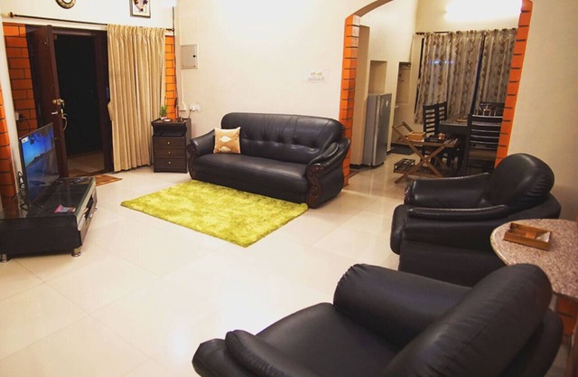 Nandhanam Eco Home Stay AC with BIke/Car Options