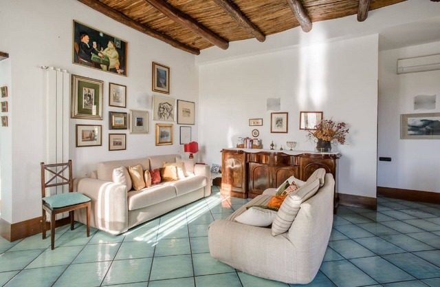 Naples Center Apartment