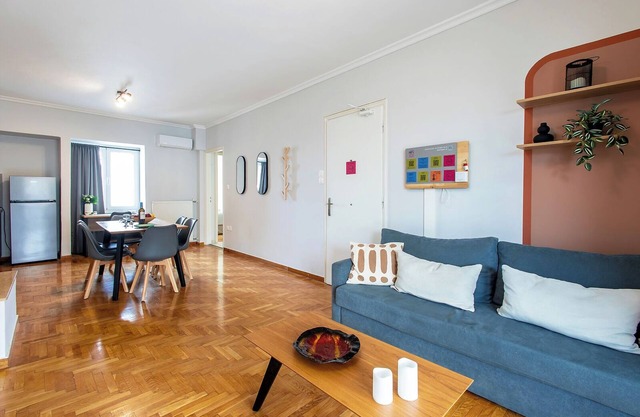 nAris123 #61 - Entire Apt, Large Balcony, 6th Floor