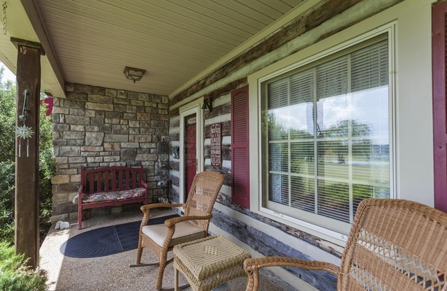 Nashville Cabin - 1 Bed Adult Property (WiFi, W/D, Jacuzzi, No Cleaning Fee)