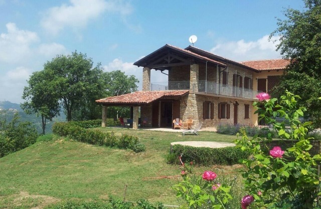 Natural stone country house on hilltop in the middle of the gourmet paradise LANGHE