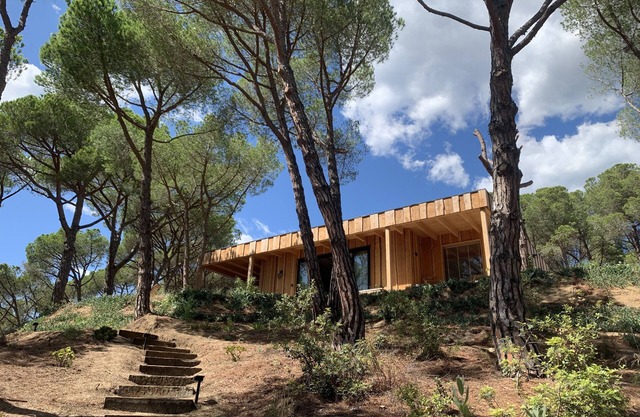 Nature Cabin on private estate and Coast Barcelona with Wellness.