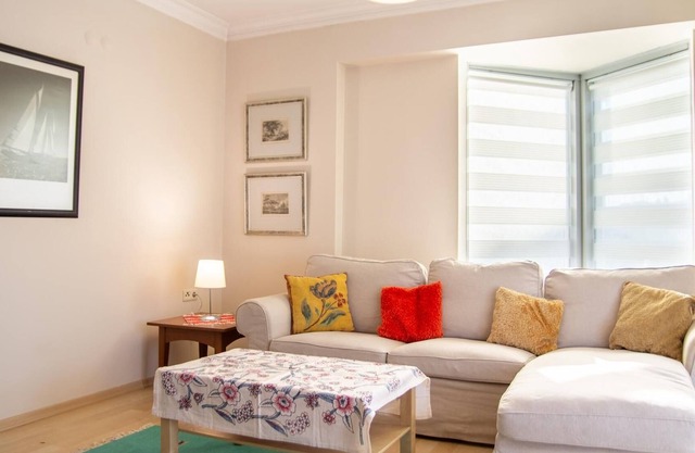 Nature View Flat w Balcony 9 min to Bayrakli Coast