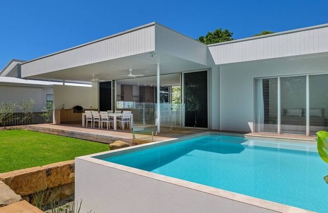 Navy'S By The Beach - Rainbow Shores