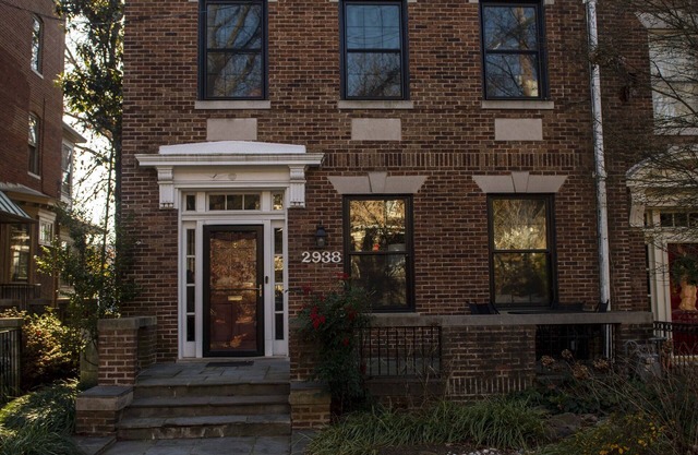 nBig and Comfy in Forest HillsCleveland Park by the Metro & Zoo! King Size Bed!