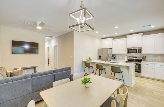Near 17 Springs Sports Complex: Millbrook Duplex!