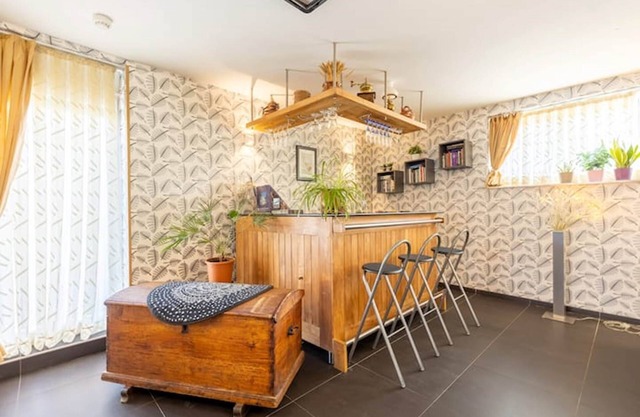 Near Durbuy: Family or friendly gîte with 5 bedrooms and 5 private bathrooms