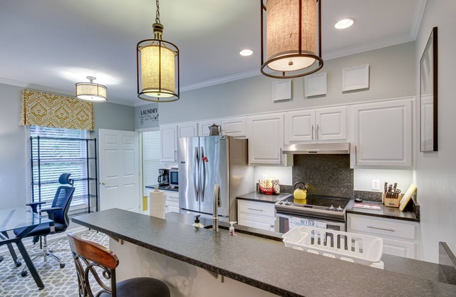 Near Golfing: Savannah Lakes Townhome