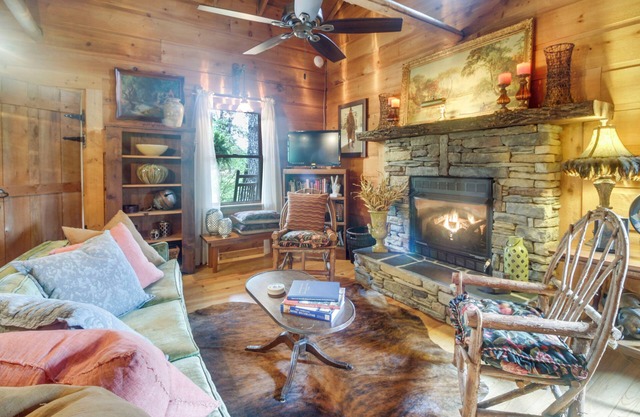 Near Hiking: Studio w/Fire Pit in Lawndale!