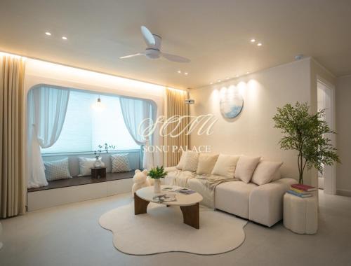 Near Hongik University Station and Mangwon Market Spacious living room and special tea room