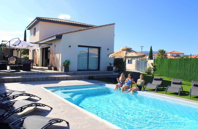 Near Perpignan and the Sea, Villa With Swimming Pool, Summer Kitchen, Petanque