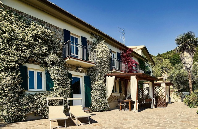 Near Pisa & Lucca - Olive Grove House & Superb Pool Views of The Leaning Tower