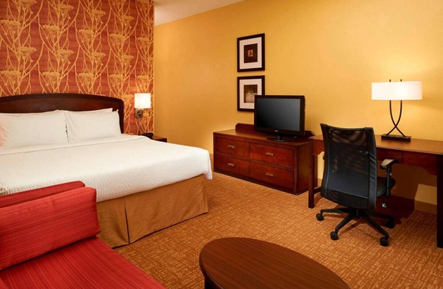 Near Raceway Woods Forest Preserve! Indoor Pool w/FREE Parking, Pet-Friendly!