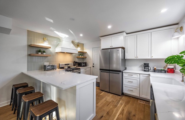 Near Ravinia and Navy Base, charming 3-bedroom house in peaceful Highland Park
