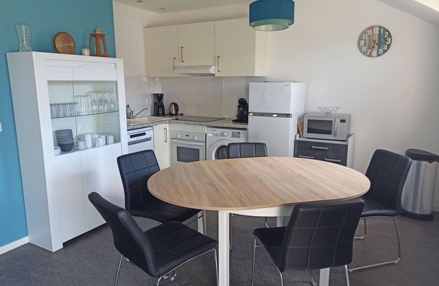 Near sea, T3 65m ², 2ch, 2sdb, covered and heated swimming pool