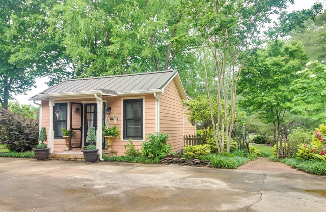 Near South Mountain State Park: Studio w/Deck!