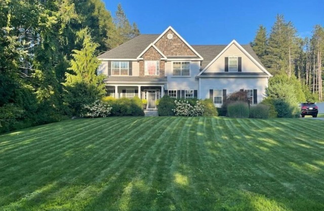 Near SPAC, Track, heated salt water pool, hot tub