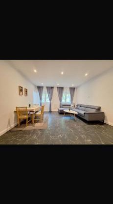 Near Vienna - 60m2 - 6 Guests - Self Check-in - Parking