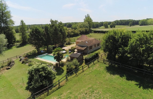 Near Villeréal, France's 3rd favourite village, the 3* Gîte de Lasplaces
