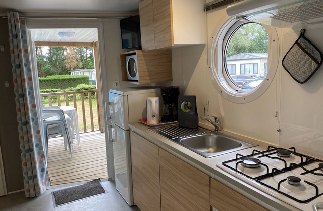 Neat chalet with microwave, Antwerp at 39 km.