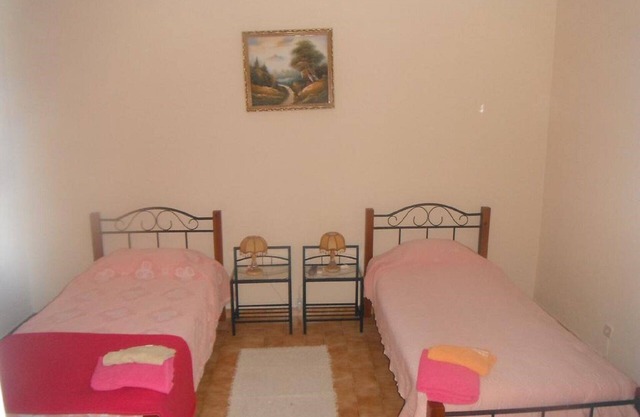 Nefama Pensao - Room IV