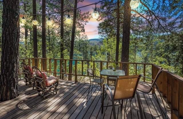 NellieMay Cabin | Short Walk to the Lake, Porch, Grill, Gas Firepit, Dogs OK