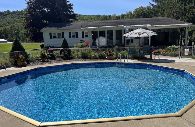 Nelson House - Pool, game room, basketball court, near All Star Village