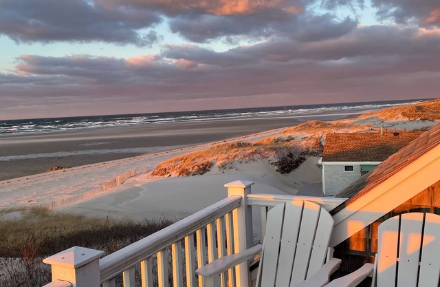 Nestled In The Sand On Private Mayflower Beach Area! Amazing Views!