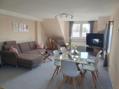 Neumühler Hof- Ferienwohnung "Thomas" 3 Zimmer,3 Bäder mit Dusche, kostenfreie Parkplätze vor dem Haus