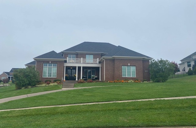 New ('15) centrally located new 6400+ sq ft + 6 bedrooms w/5 full bathroom