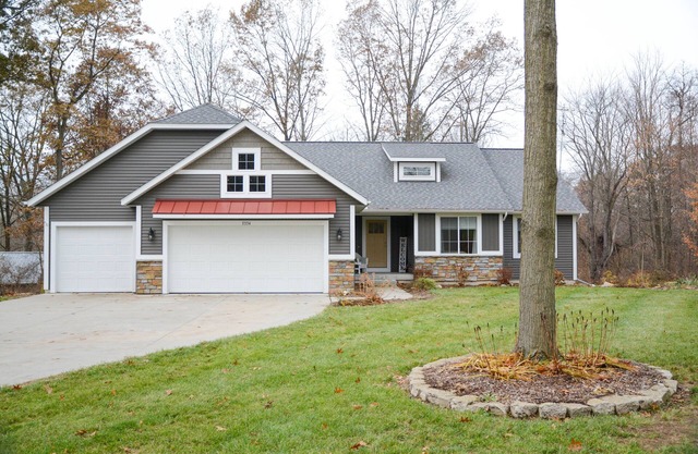 New 2019, Grill, Hot Tub, firepit, Trails, 3.3 Acres - Just 4 Mi From Saugatuck!