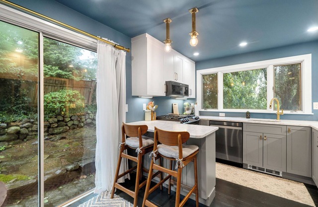 NEW 2BR Historic Marblehead Home+Minutes to Beach
