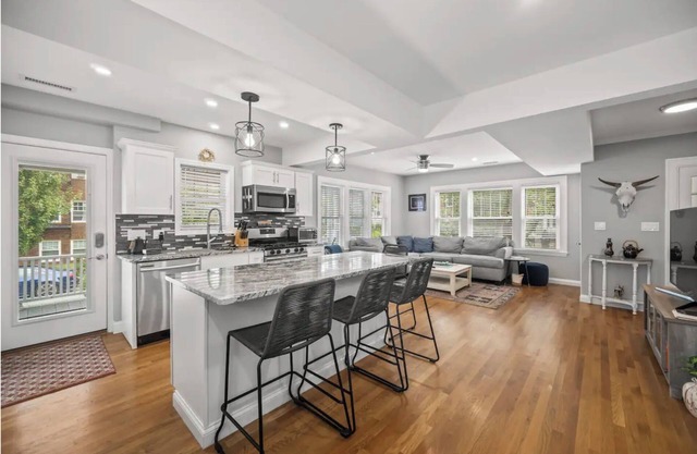 NEW 3BR Salem Townhouse Minutes to downtown