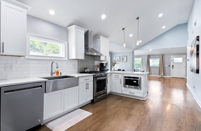 New! 4BR Game Room Luxe Home - Sleeps 10