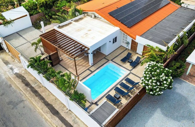 NEW 4BR3BA Villa near Eagle Beach w/Private Pool