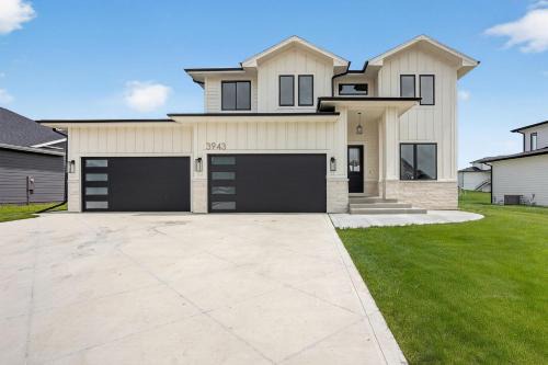 New 6BR house near Alice's Corridor amenities