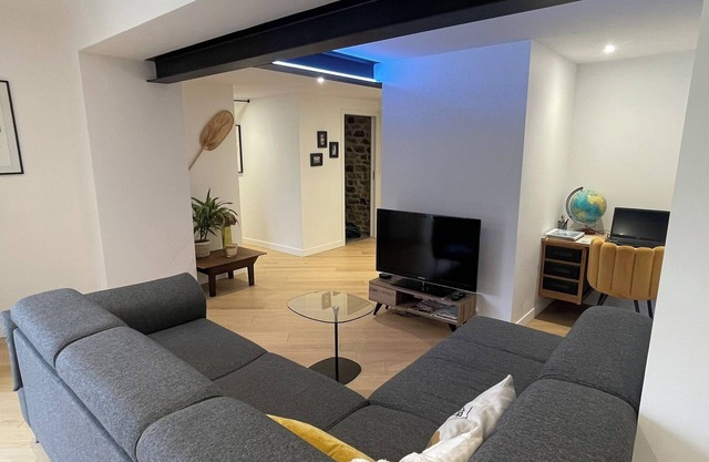 New 80 m² apartment with garden, quiet, walking distance to port, stadiums and shops