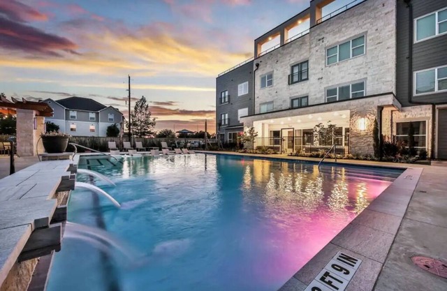 NEW! Amazingly decorated and convenient 2BED2BR