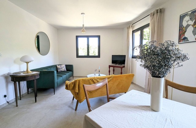 New and air-conditioned apartment in the village of Rapale