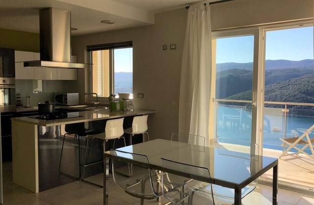 New apartment (128m2), terrace, sea view, A/C, Free Wifi & parking
