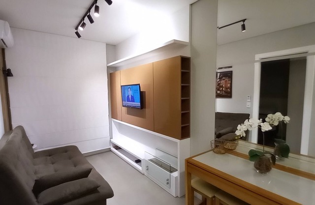 New apartment, 4 minutes from the center by car/for 4 people Split air Wi-Fi, covered box