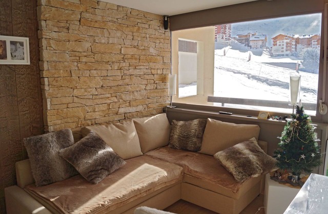 New apartment renovated contemporary design on the track in 4-storey cottage