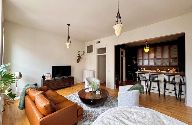 NEW Beautiful Downtown Historic 3 bedroom apartment on iconic Pearl Street