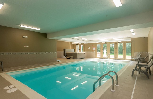 New! Beyond A Dream: Lakefront, Hot Tub, Pool!