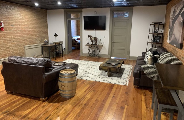 NEW “Bourbon on the Square” Downtown Rustic Loft