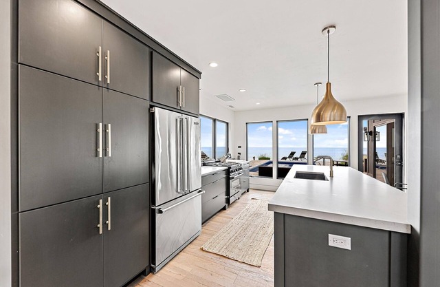 New Buffalo Lakefront w/Pool, Hot Tub - Monthly