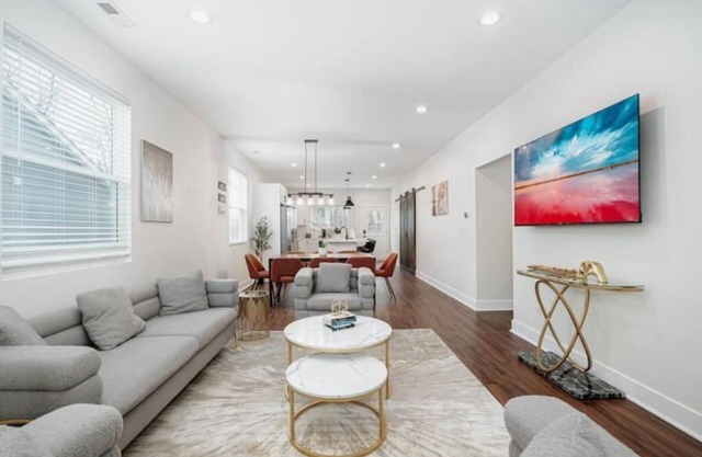 New build modern home 3BR with Hot Tub & ping pong