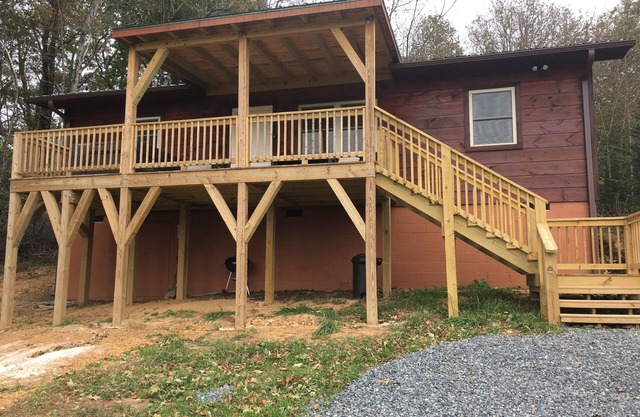 New Cabin on 12 Acres w/Hot Tub Right off the Blue Ridge Pkwy! Pastoral Bliss